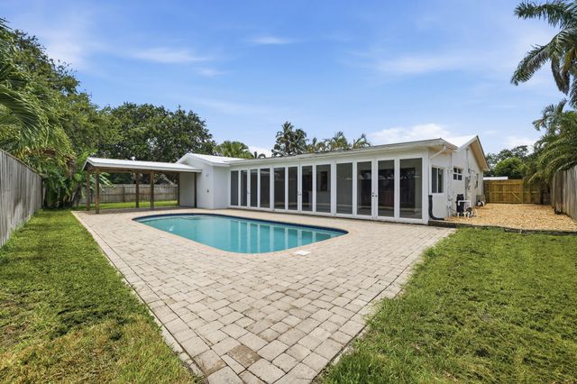 701 SW 27th Place, Boynton Beach, FL 33435