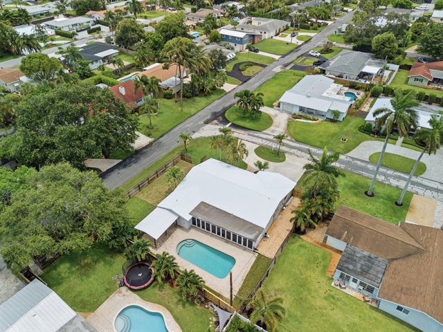 701 SW 27th Place, Boynton Beach, FL 33435