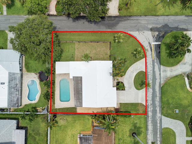 701 SW 27th Place, Boynton Beach, FL 33435