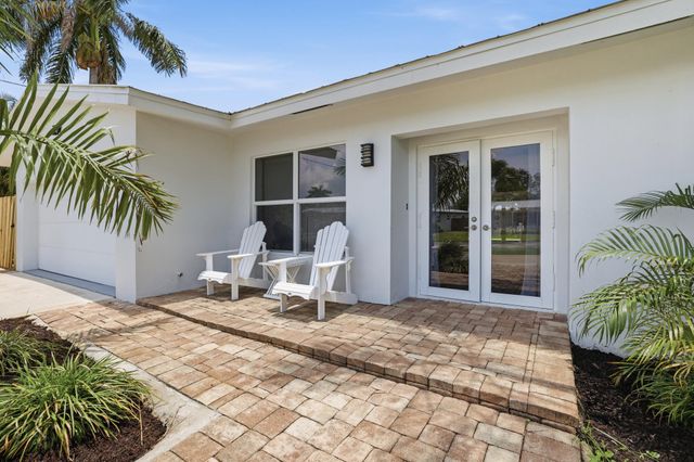 701 SW 27th Place, Boynton Beach, FL 33435