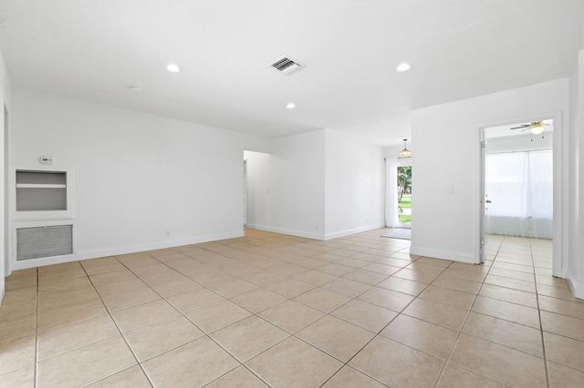 701 SW 27th Place, Boynton Beach, FL 33435