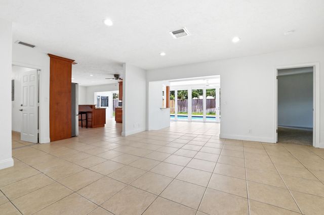 701 SW 27th Place, Boynton Beach, FL 33435