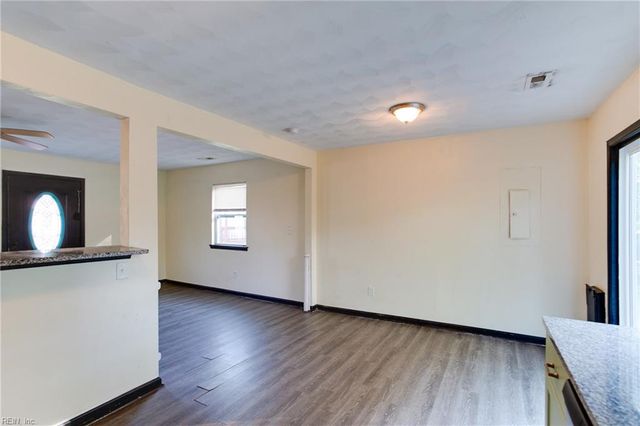 20 Mac Alva DR, Hampton, VA 23669