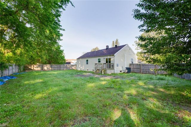 20 Mac Alva DR, Hampton, VA 23669