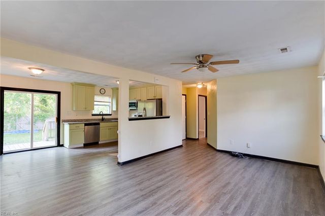 20 Mac Alva DR, Hampton, VA 23669