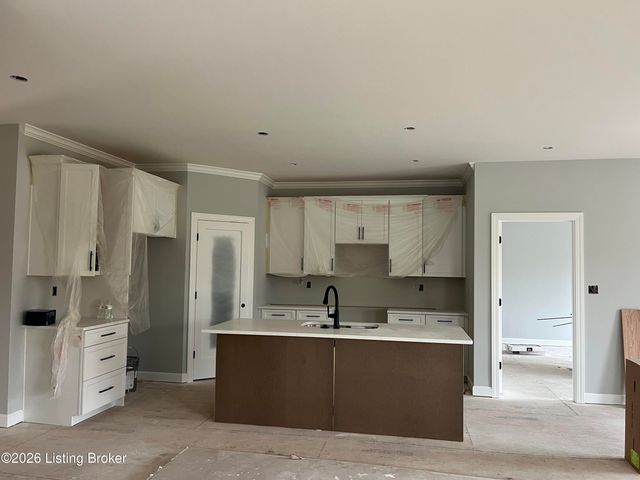 8824 Sanctuary Ln, Louisville, KY 40291