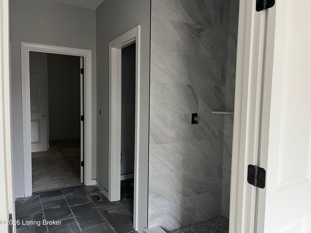 8824 Sanctuary Ln, Louisville, KY 40291