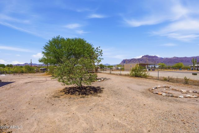 1823 S HILTON Road, Apache Junction, AZ 85119