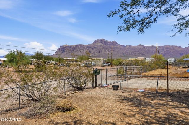 1823 S HILTON Road, Apache Junction, AZ 85119