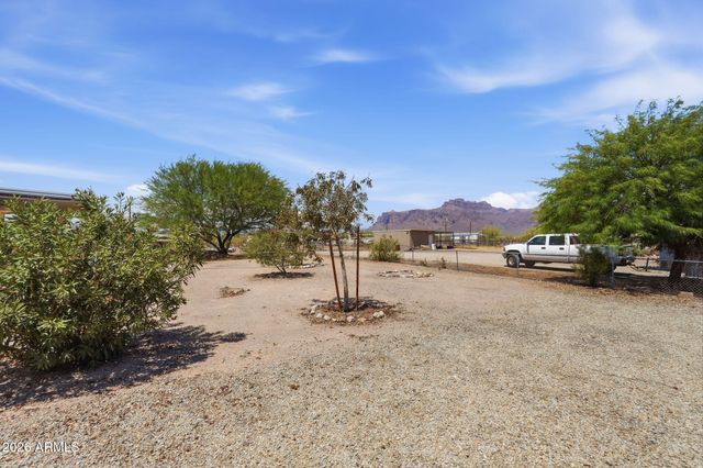 1823 S HILTON Road, Apache Junction, AZ 85119