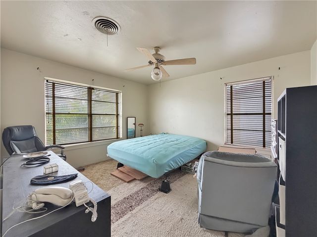 4221 Dolphin Pl, Corpus Christi, TX 78411
