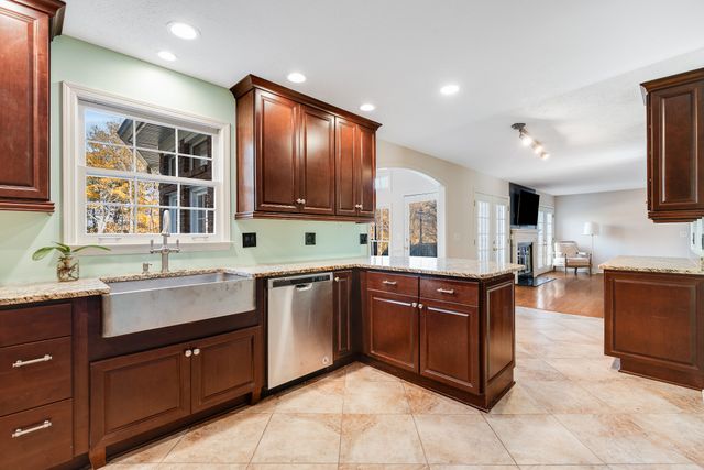 5936 Woodland Hills Dr, Nashville, TN 37211