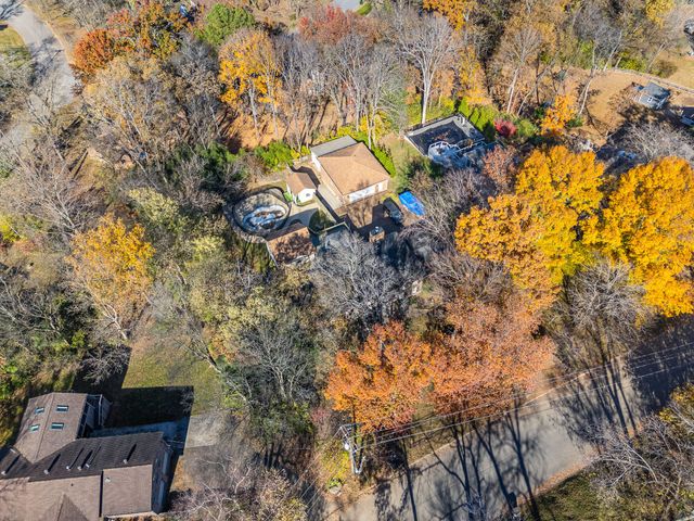 5936 Woodland Hills Dr, Nashville, TN 37211