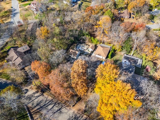 5936 Woodland Hills Dr, Nashville, TN 37211