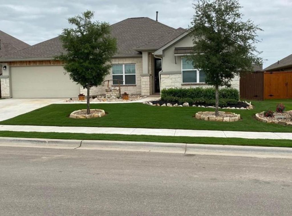 905 Academy Oaks DR, San Marcos, TX 78666