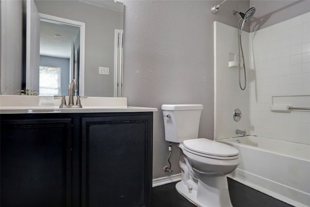 204 Deer Run Drive, Sanger, TX 76266