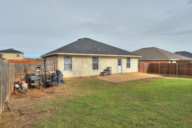 204 Deer Run Drive, Sanger, TX 76266