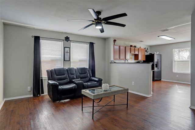 204 Deer Run Drive, Sanger, TX 76266