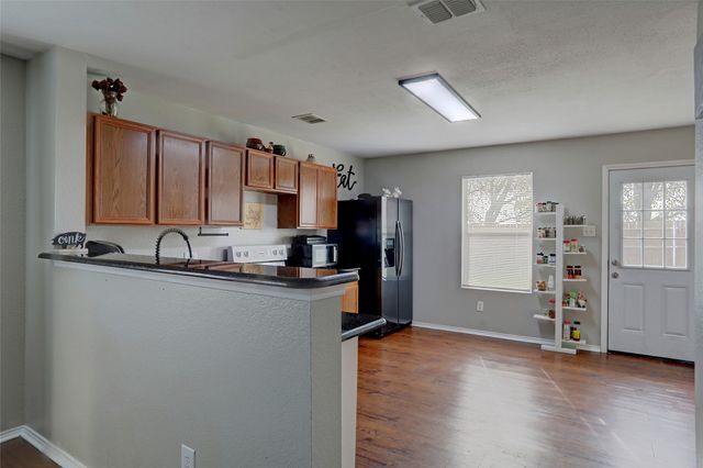 204 Deer Run Drive, Sanger, TX 76266