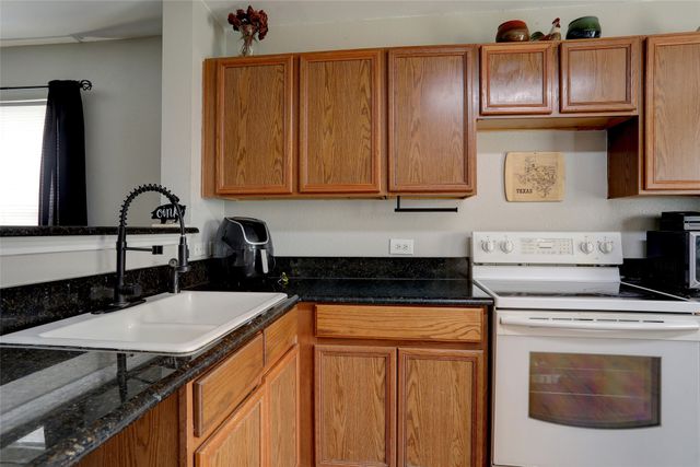 204 Deer Run Drive, Sanger, TX 76266