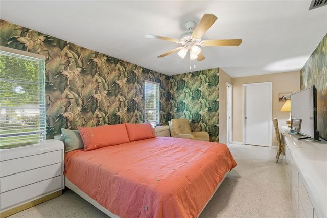 1251 HOLIDAY DRIVE, Tarpon Springs, FL 34689