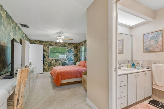 1251 HOLIDAY DRIVE, Tarpon Springs, FL 34689