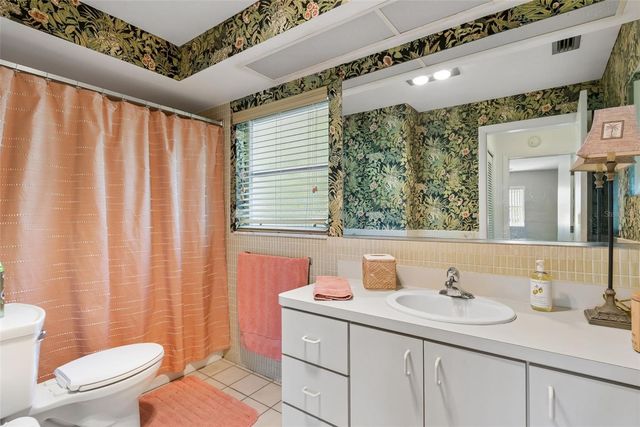 1251 HOLIDAY DRIVE, Tarpon Springs, FL 34689