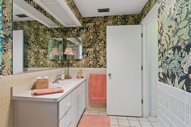 1251 HOLIDAY DRIVE, Tarpon Springs, FL 34689