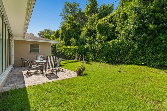 1251 HOLIDAY DRIVE, Tarpon Springs, FL 34689