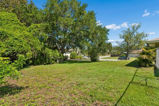 1251 HOLIDAY DRIVE, Tarpon Springs, FL 34689