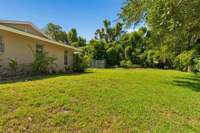1251 HOLIDAY DRIVE, Tarpon Springs, FL 34689