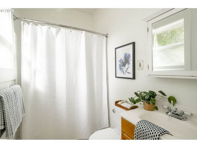 5026 Ne 57TH Ave, Portland, OR 97218