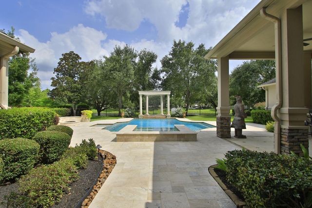 10 Lake Sterling Gate Drive, Spring, TX 77379