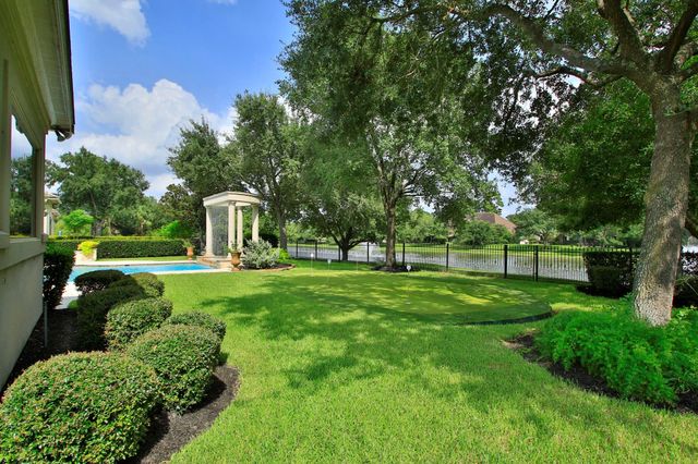 10 Lake Sterling Gate Drive, Spring, TX 77379