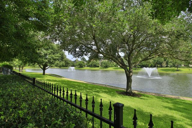 10 Lake Sterling Gate Drive, Spring, TX 77379