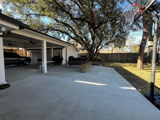 10610 Chevy Chase Drive, Houston, TX 77042