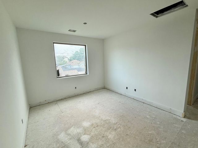 711 E 26th Street, Houston, TX 77009