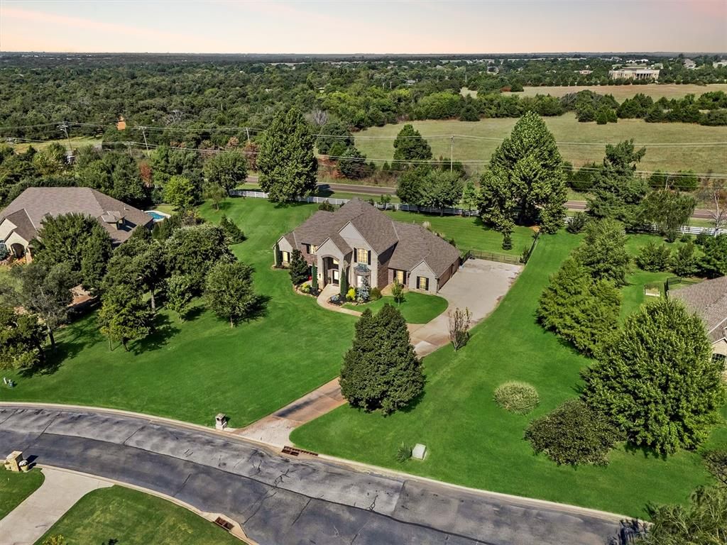 1701 Manchester Avenue, Edmond, OK 73034