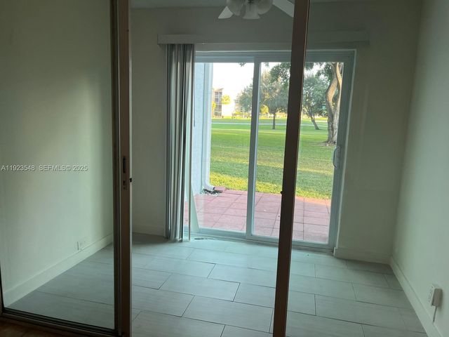 9421 Evergreen Pl 107, Davie, FL 33324