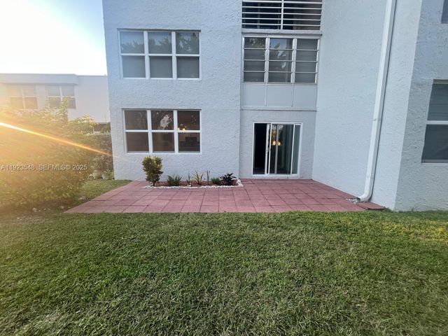 9421 Evergreen Pl 107, Davie, FL 33324