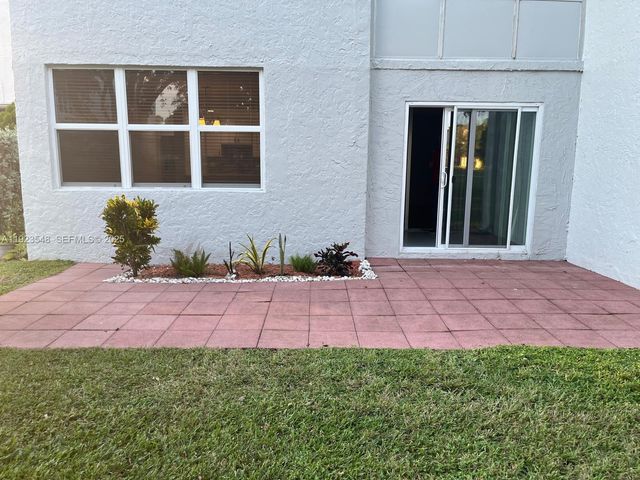 9421 Evergreen Pl 107, Davie, FL 33324