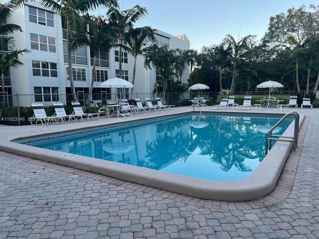 9421 Evergreen Pl 107, Davie, FL 33324