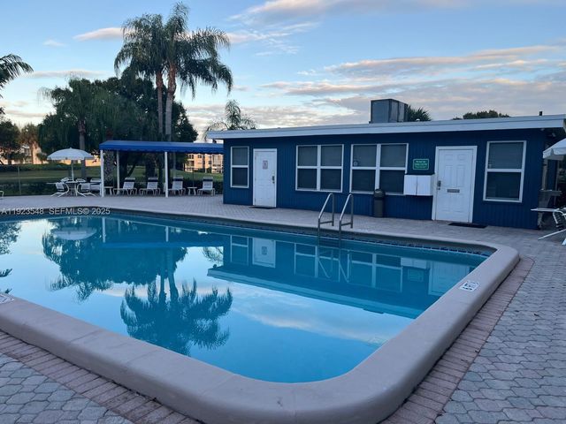 9421 Evergreen Pl 107, Davie, FL 33324