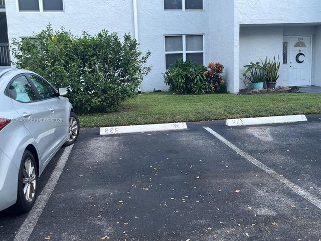 9421 Evergreen Pl 107, Davie, FL 33324