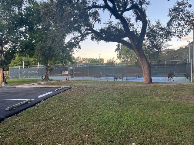 9421 Evergreen Pl 107, Davie, FL 33324