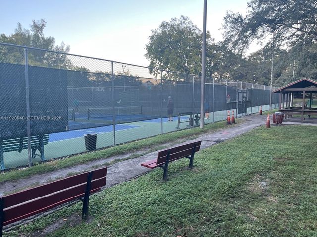 9421 Evergreen Pl 107, Davie, FL 33324