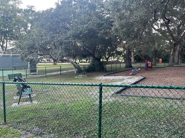 9421 Evergreen Pl 107, Davie, FL 33324