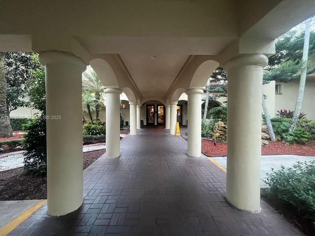 9421 Evergreen Pl 107, Davie, FL 33324