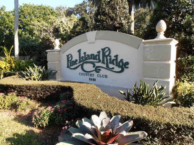 9421 Evergreen Pl 107, Davie, FL 33324