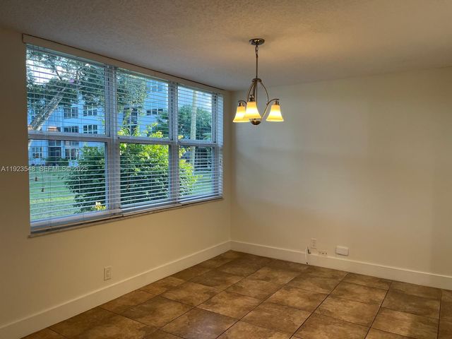 9421 Evergreen Pl 107, Davie, FL 33324